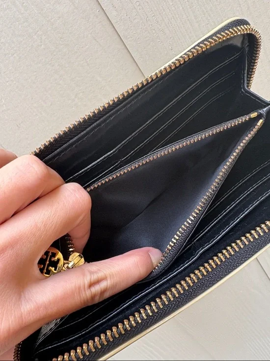 Tory Burch Black Patent Zip-Around Wallet with Logo - Picture 9 of 11